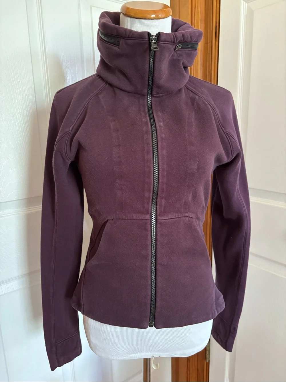 Lululemon &go Destination Hoodie Black Cherry size 4 - Picture 2 of 12